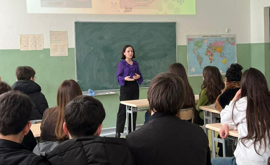 კონკურენციის პოლიტიკის გაძლიერებისა და მომხმარებელთა უფლებების დაცვის შესახებ ცნობიერების ამაღლების მიზნით, თბილისის N55-ე და N85-ე საჯარო სკოლებში საინფორმაციო-საგანმანათლებლო შეხვედრები გაიმართა