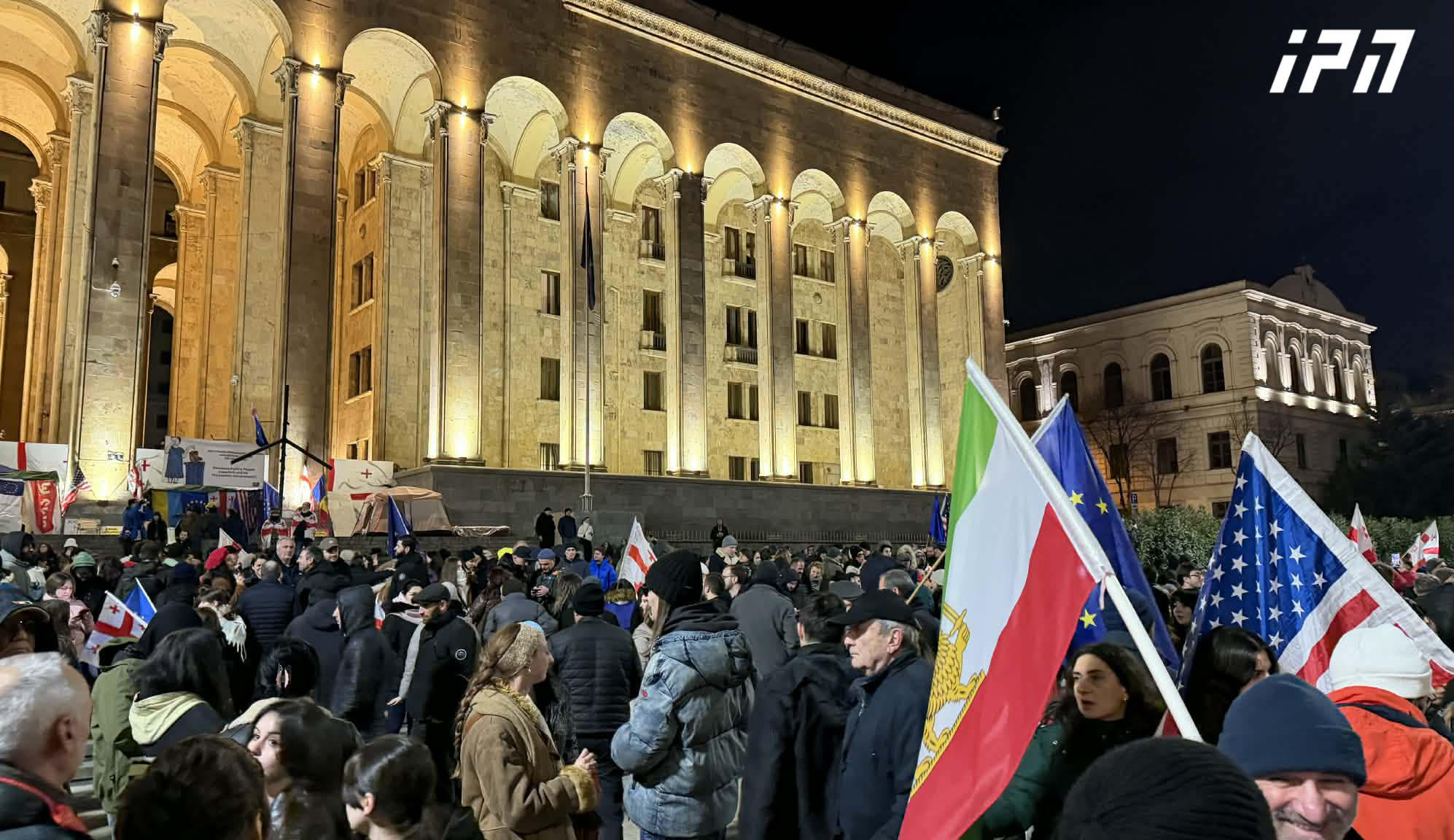 პარლამენტთან აქციას სტუდენტები შეუერთდნენ