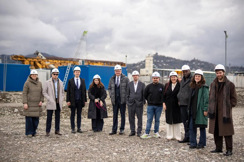 „ამბასადორი აილენდ ბათუმი“ სტრატეგიული კავშირების ქსელს ბრიტანულ ბაზარზე აფართოებს