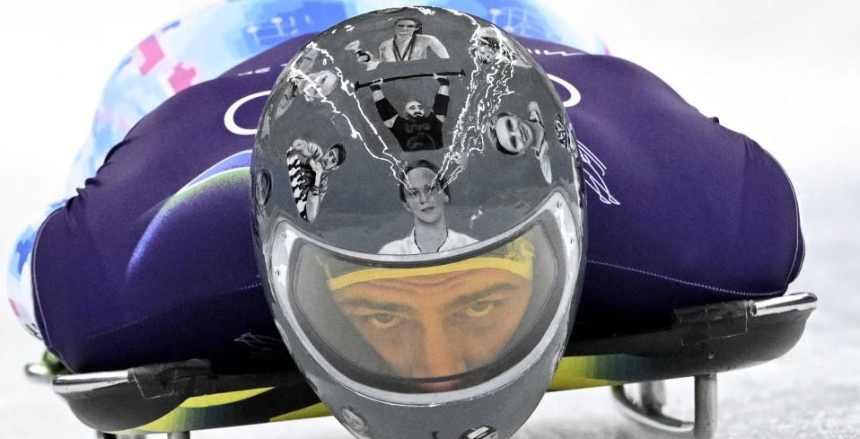 საერთაშორისო ოლიმპიურმა კომიტეტმა უკრაინელ სპორტსმენს ომში დაღუპული სპორტსმენების გამოსახულებიანი ჩაფხუტის გამო შეჯიბრში მონაწილეობის უფლება ჩამოართვა