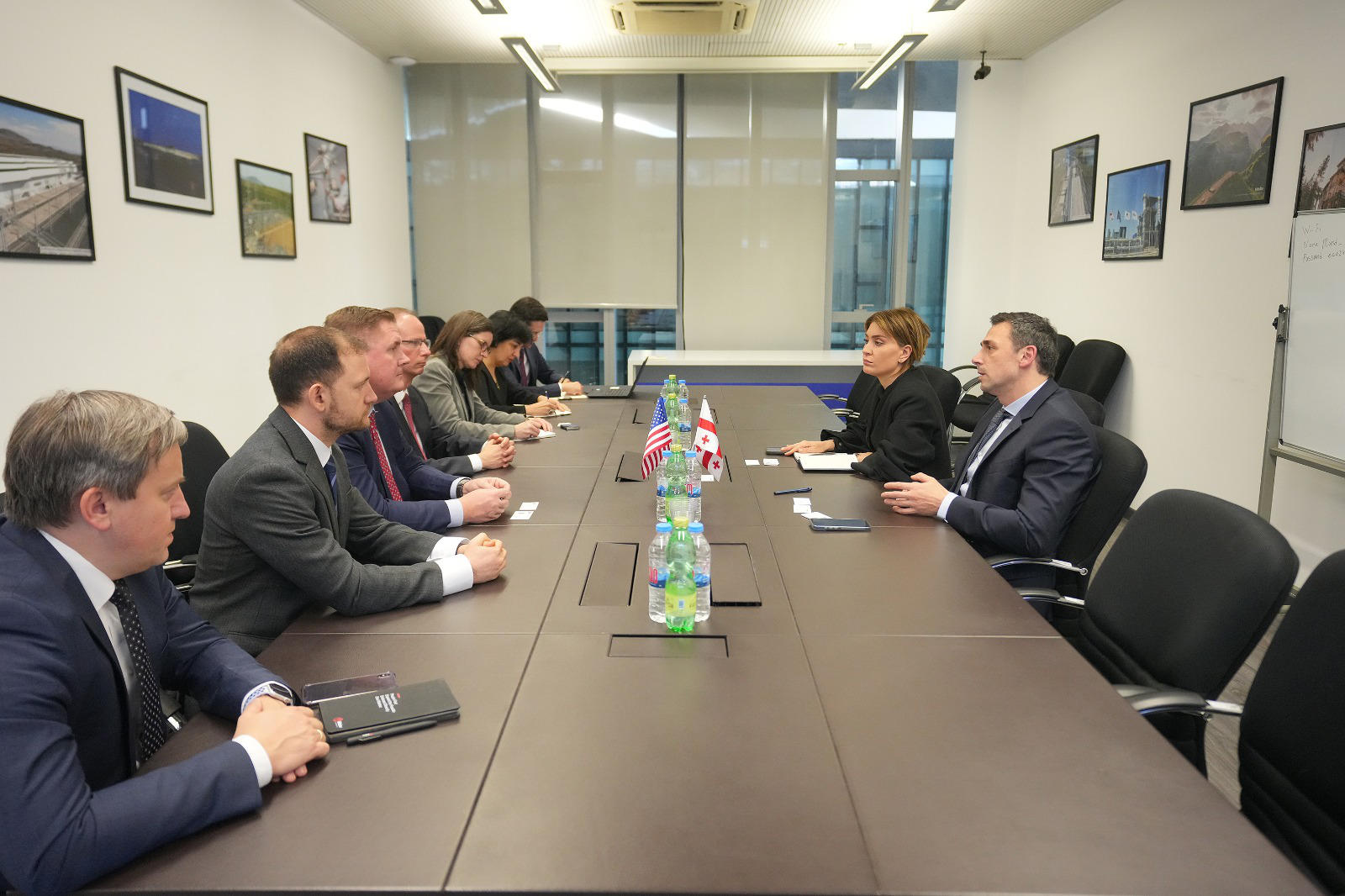 ეკონომიკის მინისტრის მოადგილე აშშ-ის ელჩის მოვალეობის შემსრულებელს საქართველოში ალან პერსელს შეხვდა