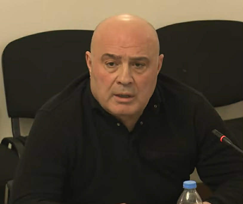 გოჩა ღვინეფაძე - დუმბაძის სინდრომი მეწყება - ყველაფერს რომ გადაიხდი, დღგ-საც გადაიხდი, სახლში მიხვალ, ცოლ-შვილი გეტყვის: რა მოიტანე და ვაი, მოგიკვდეთ მამაო - რა ჩემი საქმე იყო ასკილისა და ალუბლის წვენის ქარხანაო, ამ დონეზე ვარ მისული