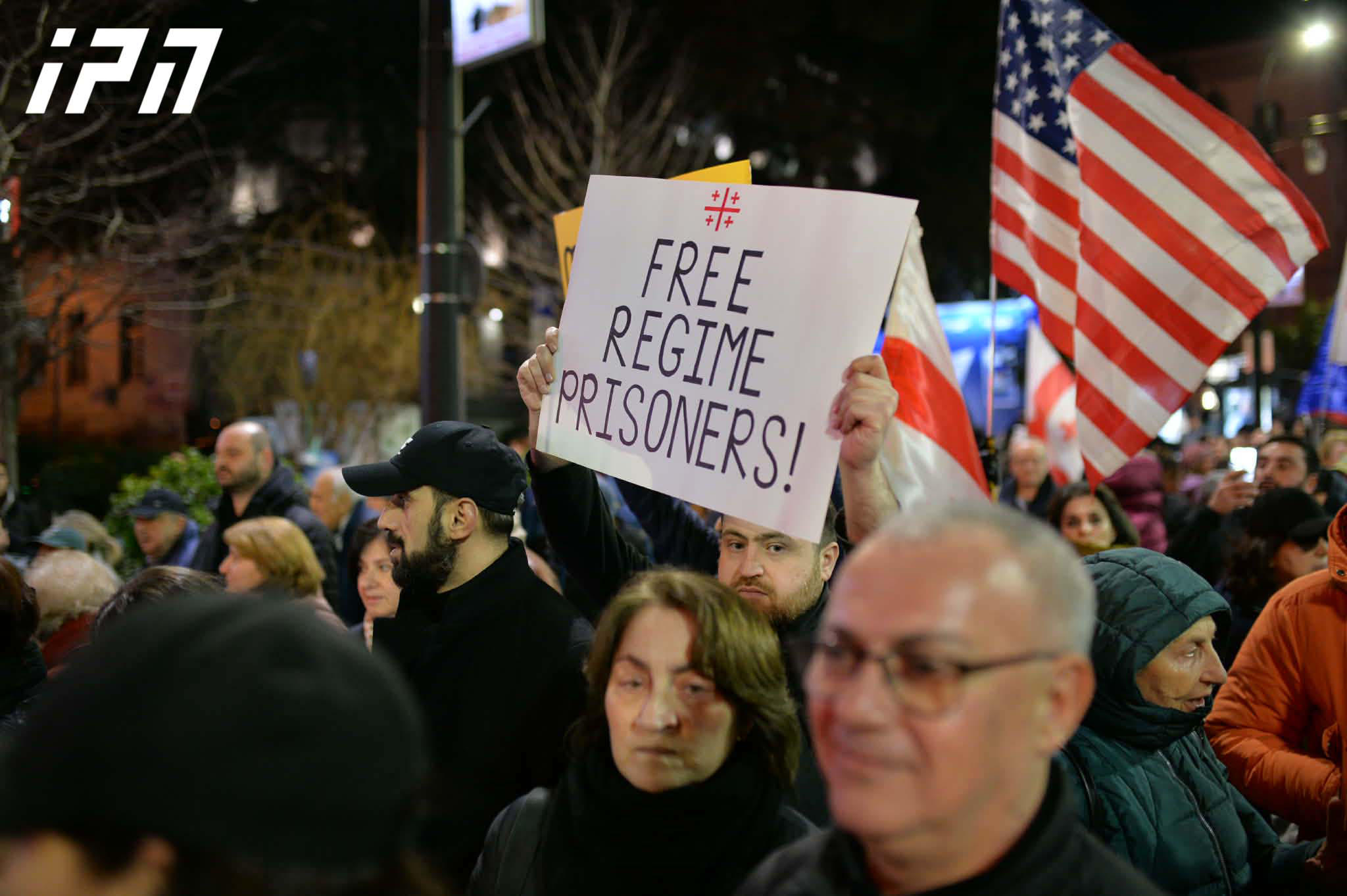 პარლამენტთან საპროტესტო აქცია მიმდინარეობს