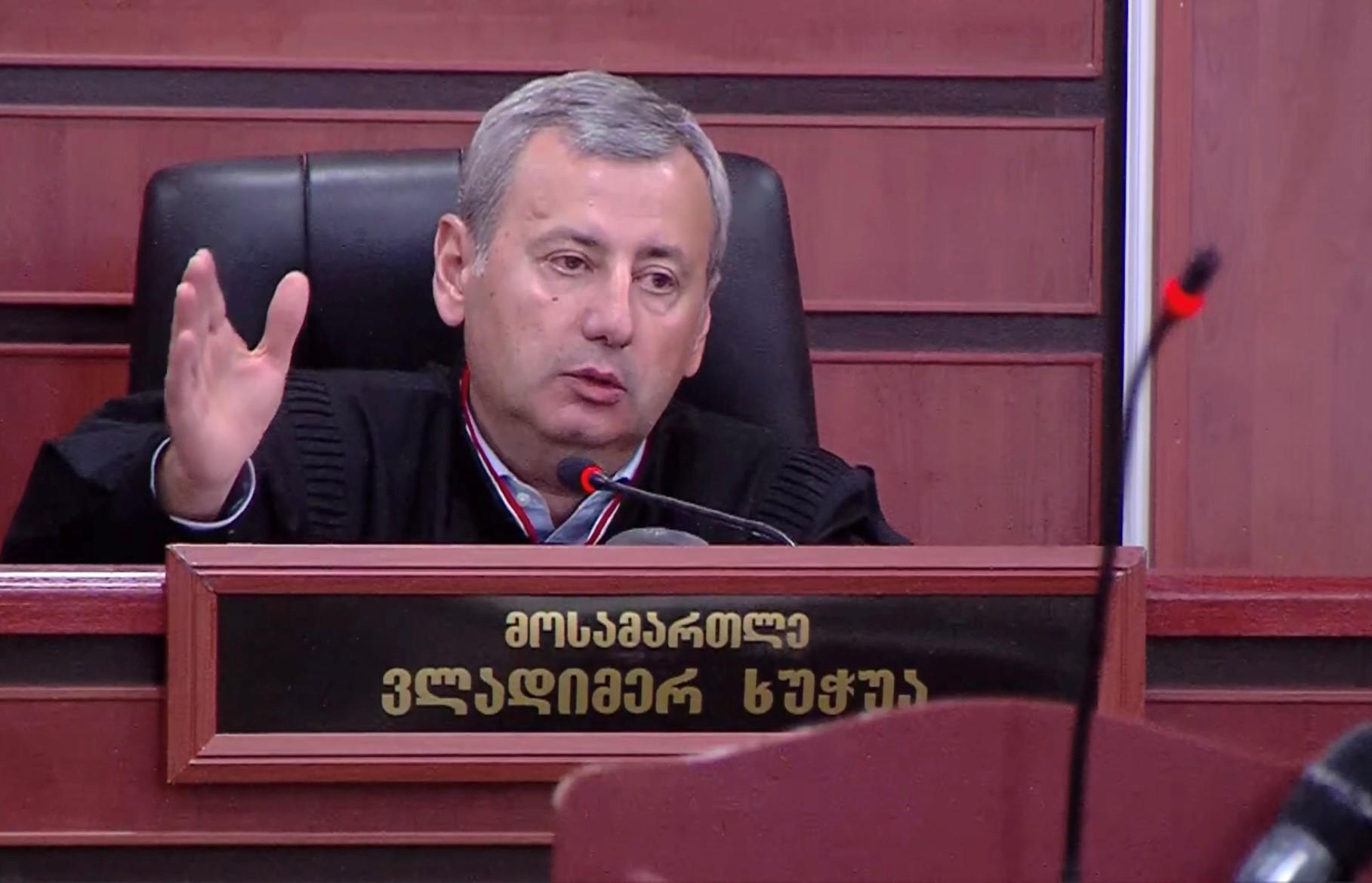 თეთრიწყაროს რაიონული სასამართლოს მოსამართლე ვლადიმერ ხუჭუას განცხადებით, მისი წარდგინებები საკონსტიტუციო სასამართლომ არსებითად განსახილველად არ მიიღო