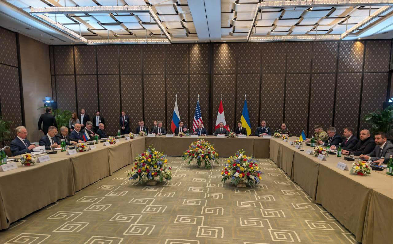 მედია - ჟენევაში რუსეთის, აშშ-ისა და უკრაინის წარმომადგენლებს შორის მოლაპარაკებები მიმდინარეობს