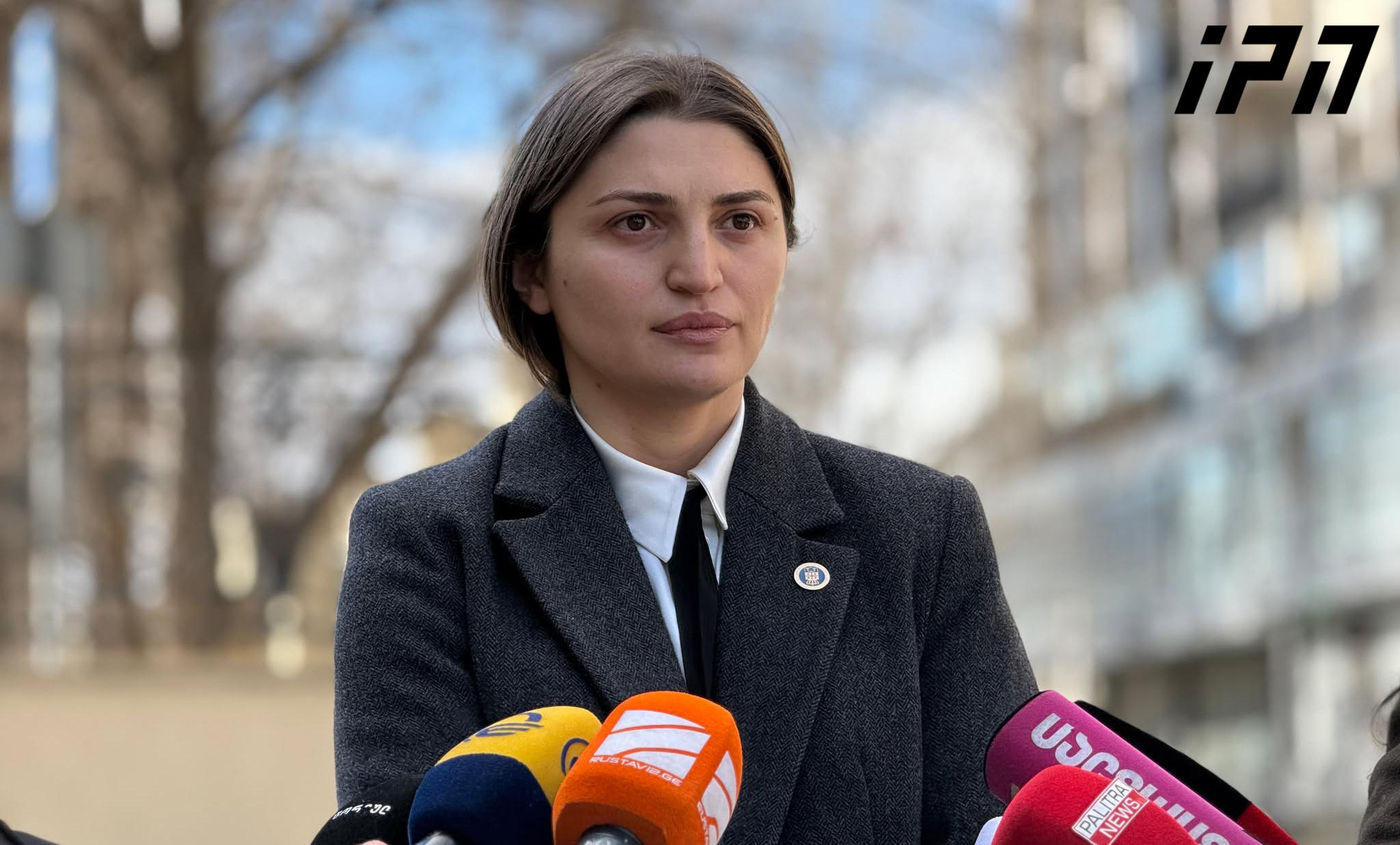 პროკურორი - საქმეზე საოკუპაციო რეჟიმის სააგენტოს სტატია წარმოდგენილია ერთადერთი მიზეზით - გახარიას მიერ საოკუპაციო ხაზთან საგუშაგოს აღმართვას საოკუპაციო რეჟიმის მხრიდან საპასუხო ქმედებები მოჰყვა, რამაც სამხედრო ესკალაციის საფრთხე გამოიწვია