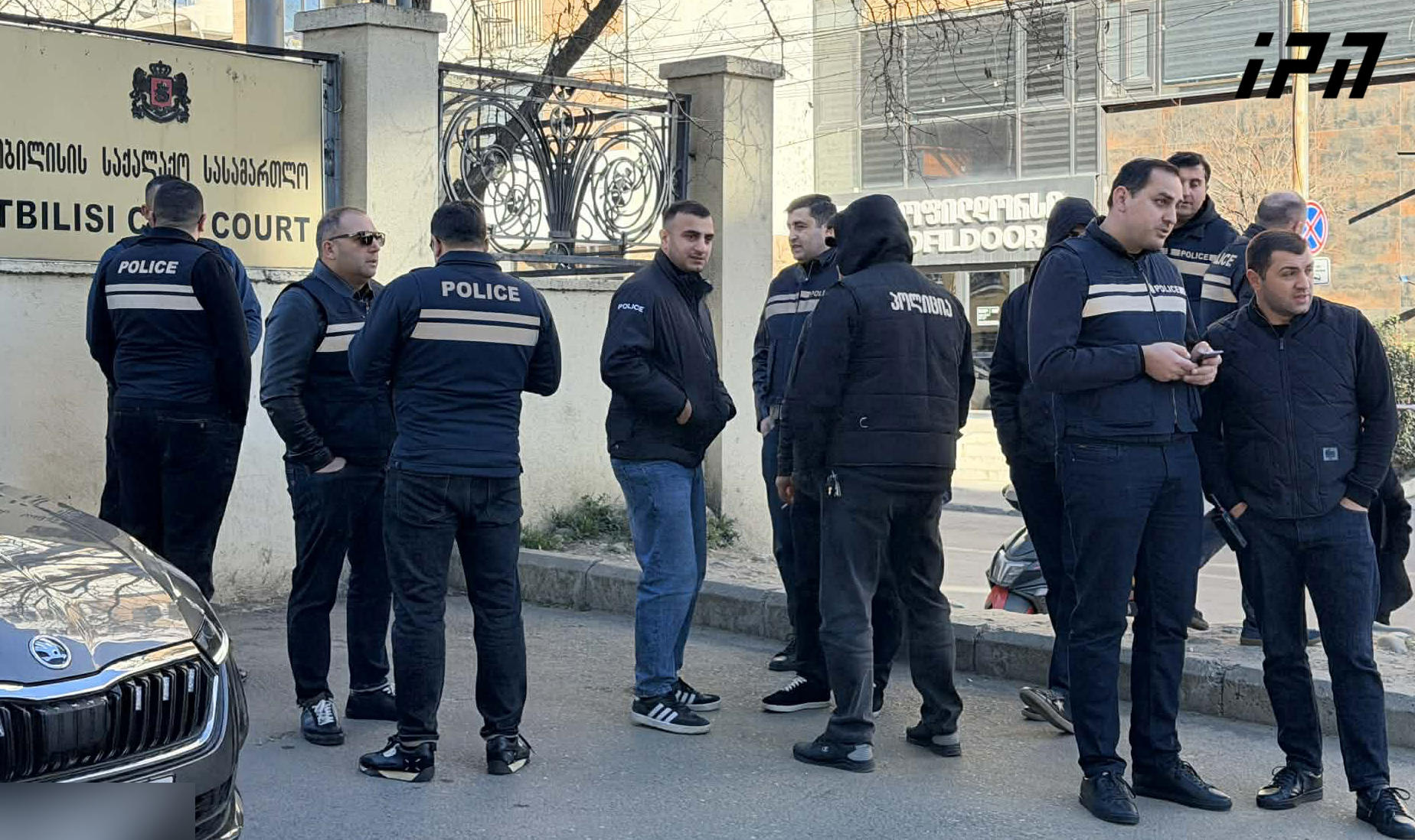 In the Tbilisi City Court, where the trial in the ordered murder case of businessman Levan Jangveladze is to take place, there is an exceptional mobilization of police