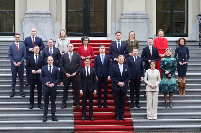 ნიდერლანდების ახალმა მთავრობამ 38 წლის რობ იეტენის ხელმძღვანელობით ფიცი დადო