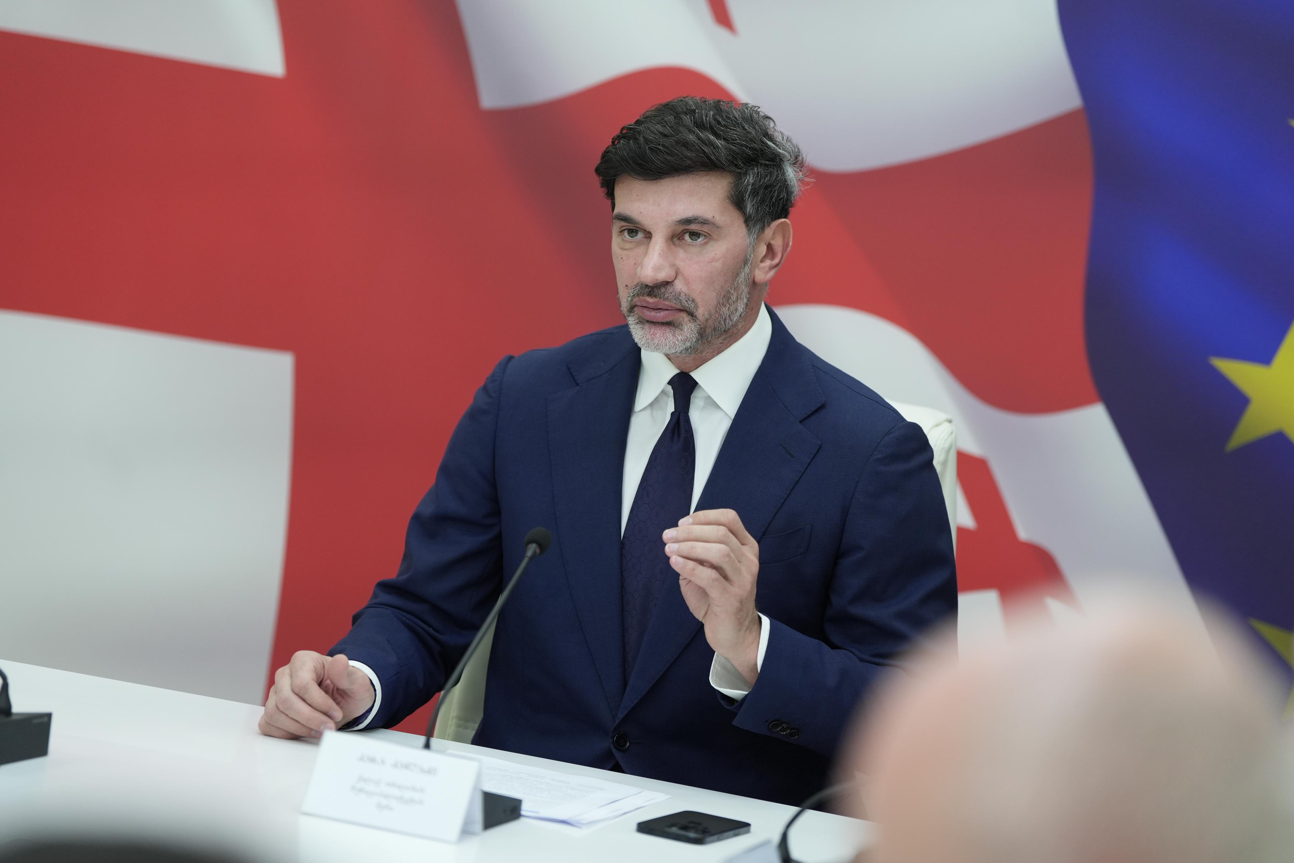 კახა კალაძემ ყველა შესაბამისი სამსახურის წარმომადგენელს დაავალა, სახანძრო უსაფრთხოების მიმართულებით არსებული რეგულაციები გამკაცრდეს და ექსპლუატაციაში მიღებული შენობები შემოწმდეს