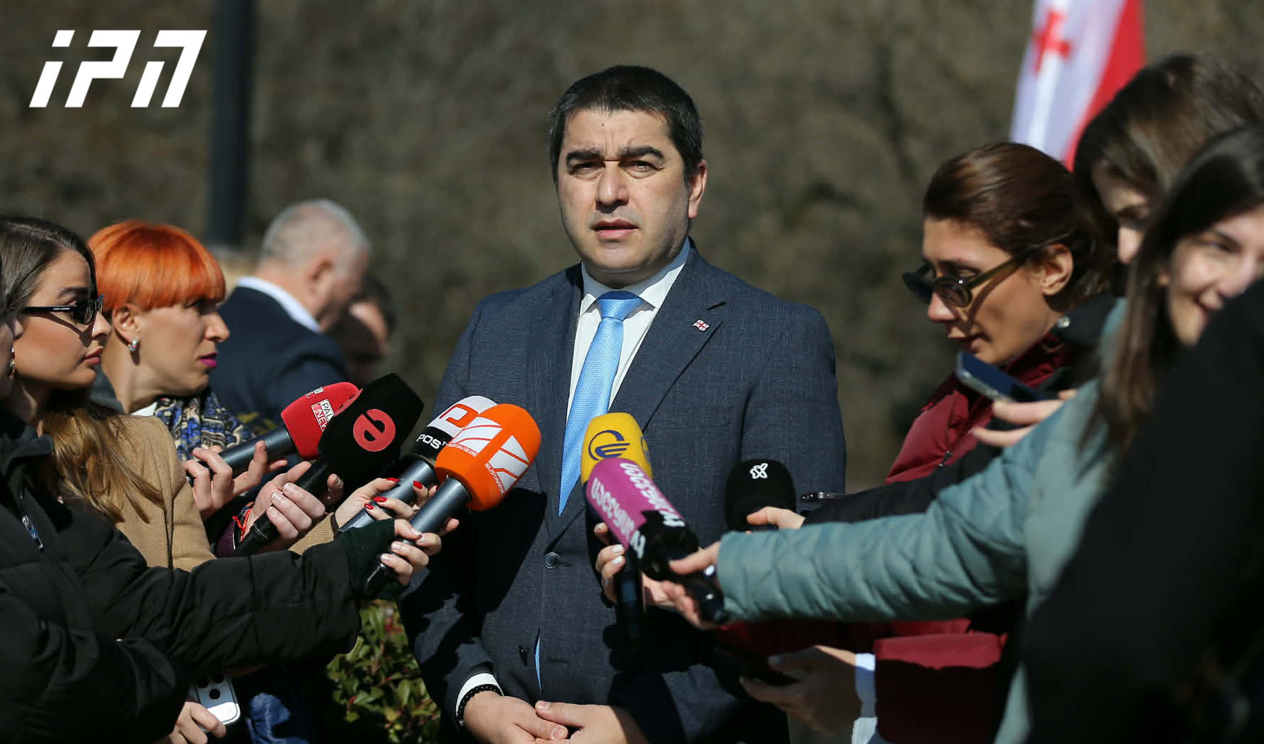 შალვა პაპუაშვილი - ბრიტანეთს თავს აფარებს კეზერაშვილი და ხაზარაძე, ორი პარტიული მედიის მფლობელი უზით თავისთან, ბრიტანეთის ელჩი კი აქ კომენდანტადაა დანიშნული, საგარეო უწყების ადგილას, მას დავიბარებდი