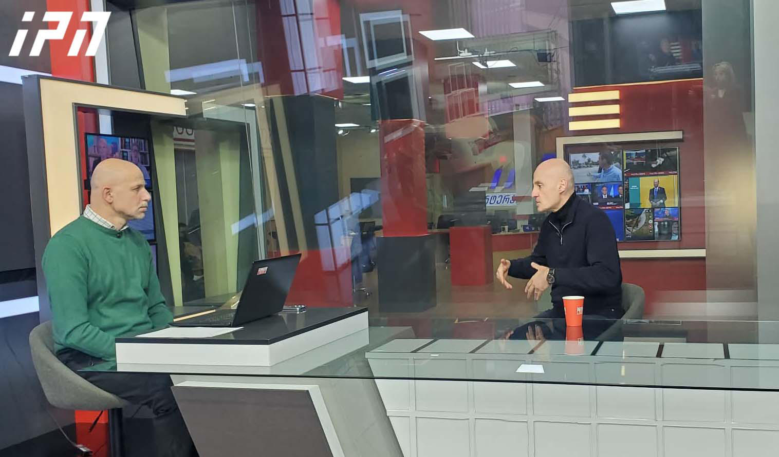 ნიკოლოზ შურღაია - ვინ იქნებიან ის მამაცი „კამიკაძეები“, რომლებიც „იმედის“ ბანკის ადმინისტრატორები გახდებიან? - იპოვიან ასეთ ადამიანებს, იუდებს, 30 ვერცხლის მოყვარულებს, თუმცა აშკარა ხდება, რომ ეს ძალიან სახიფათო ვერცხლია