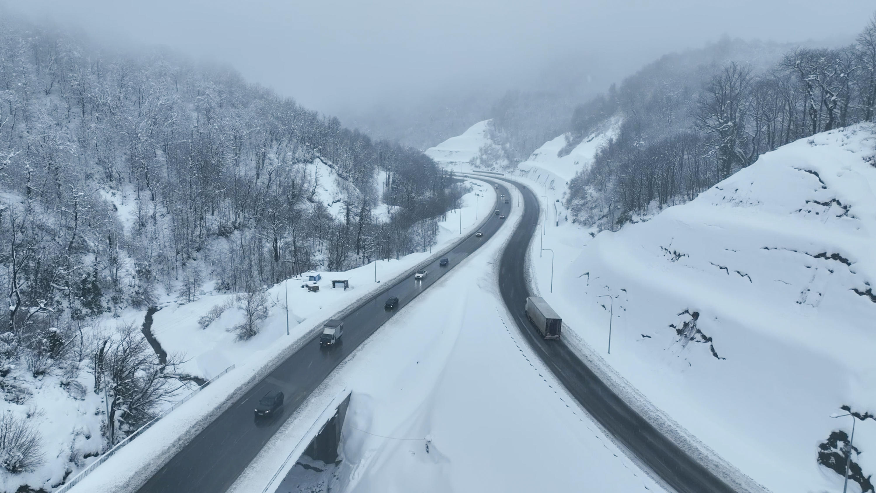 ქარელის სატრანსპორტო კვანძი-ბორითის სატრანსპორტო კვანძის მონაკვეთზე მისაბმელიანი და ნახევრადმისაბმელიანი ავტოტრანსპორტის მოძრაობა აღდგა