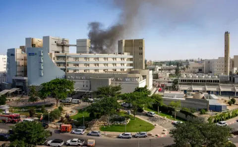 მედია - ისრაელმა ირანის სამხედრო სარდლობის ცენტრებს დაარტყა, მათ შორის რევოლუციური გვარდიის შტაბ-ბინას