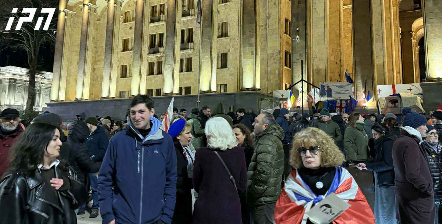 პარლამენტთან საპროტესტო აქცია მიმდინარეობს