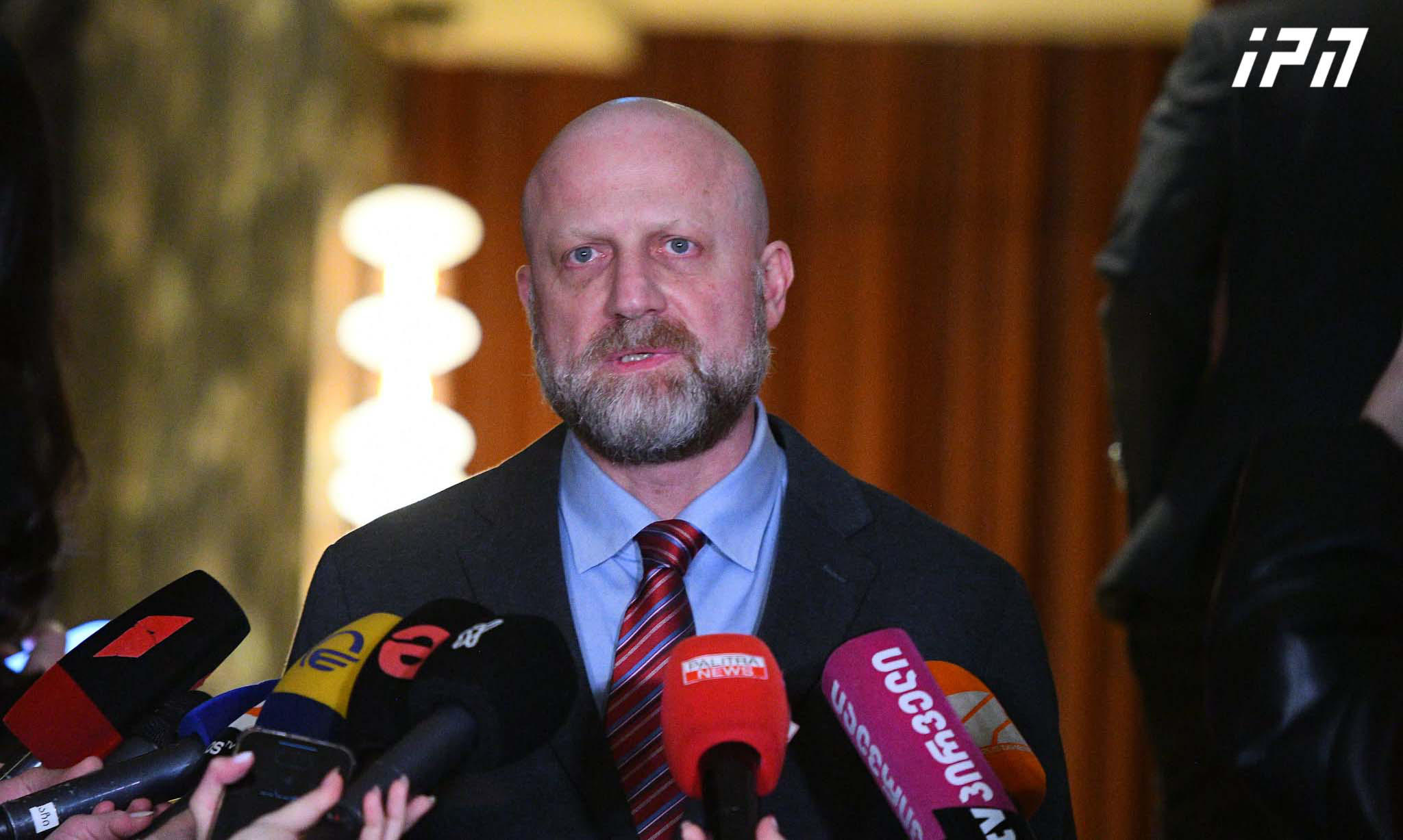 ზურაბ ჯაფარიძე - ათამდე ადამიანთან მომიწია მტკიცება, რომ „ლელოს“ განცხადება არ იყო ბიძინასთან შეთანხმებული თამაში, ვისაც ვერ ვარწმუნებდი, ყველას ვთხოვე დალოდებოდნენ დღევანდელ დილას და „ოცნების“ პასუხს - აგერ, პასუხიც