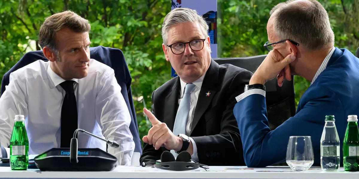 ბრიტანეთის, საფრანგეთისა და გერმანიის ლიდერები ერთობლივ განცხადებაში ირანის სარაკეტო თავდასხმებს „არაპროპორციულს“ უწოდებენ და აცხადებენ, რომ "ზომებს მიიღებენ“ ეროვნული და მოკავშირეების ინტერესების დასაცავად