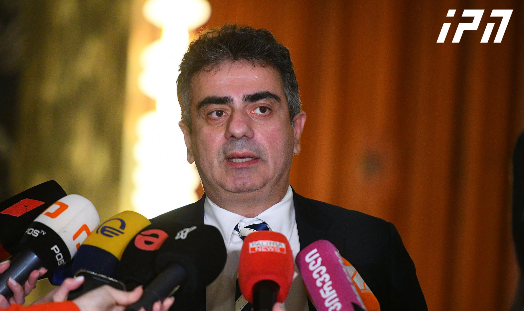 ბაკურ კვაშილავა  - „ოპოზიციის ალიანსი“  არის მაგალითი, როგორ შეიძლება კომპრომისის გამონახვა, როდესაც ქვეყანა განსაცდელში დგას - „თავისუფლების მოედანი“ იმედით უყურებს შეთანხმებას