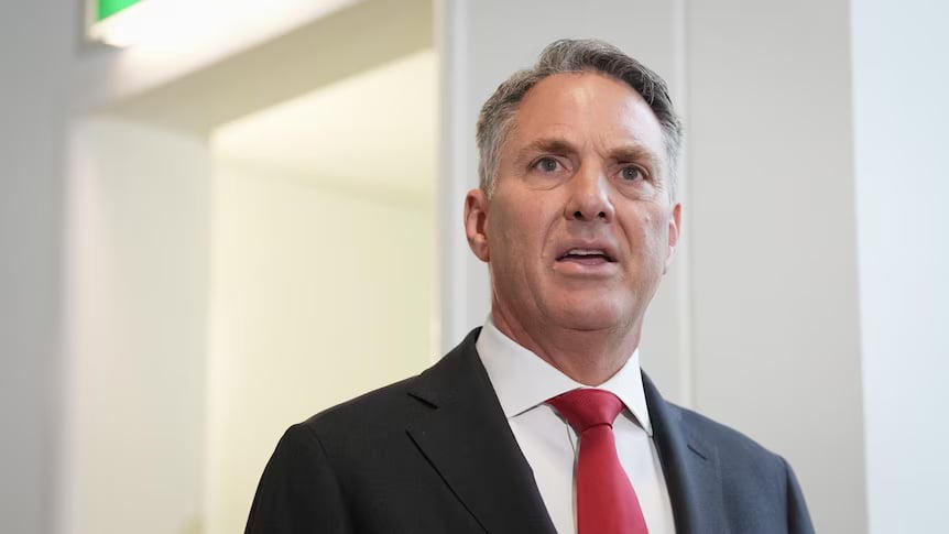 დუბაის მახლობლად მდებარე საჰაერო ბაზაზე, რომელსაც ავსტრალიის ძალები იყენებს, დრონით შეტევა განხორციელდა