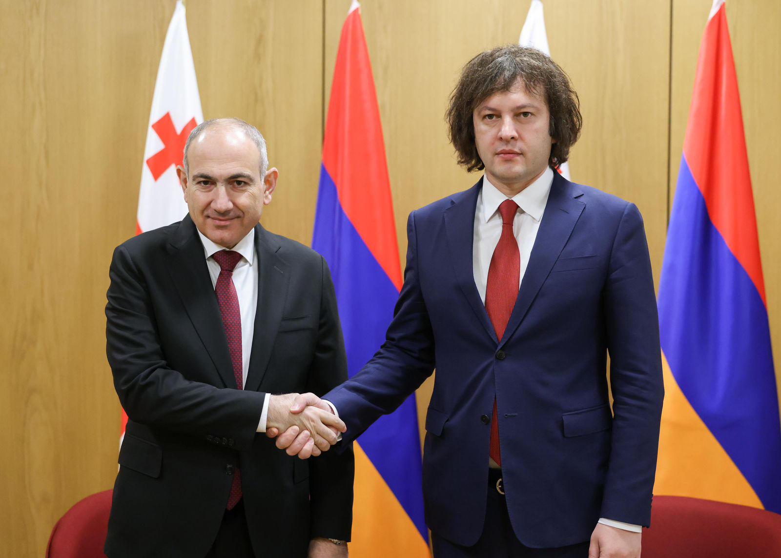 საქართველოს პრემიერ-მინისტრი ირაკლი კობახიძე სომხეთის რესპუბლიკის პრემიერ-მინისტრ ნიკოლ ფაშინიანს შეხვდა