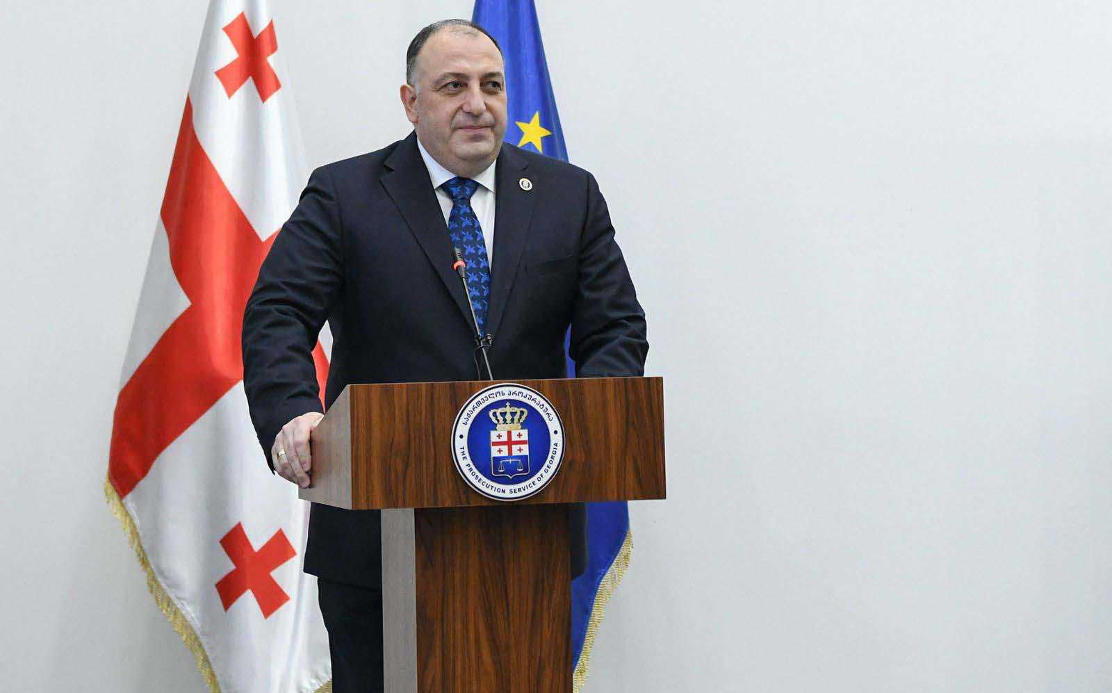 საქართველოს გენერალურმა პროკურორმა გიორგი გვარაკიძემ პროკურორებს და გამომძიებლებს რანგში დაწინაურების სერტიფიკატები გადასცა