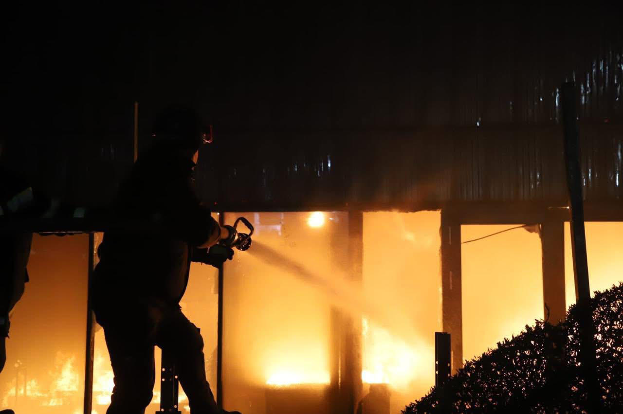 დიდი დიღმის დასახლებაში მდებარე ერთ-ერთ სასაწყობე შენობაში გაჩენილი ხანძარი ლიკვიდირებულია