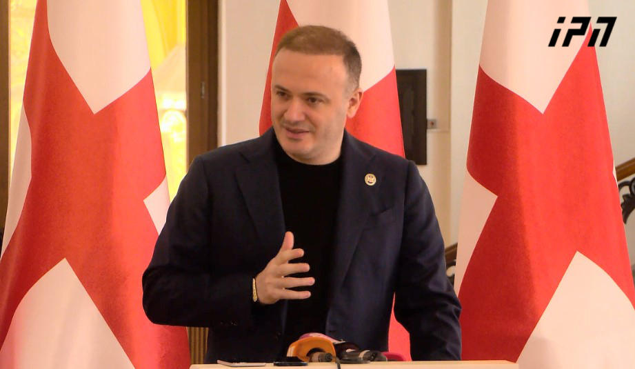 ირაკლი ზარქუა „ოპოზიციურ ალიანსზე“ - რა ცხრა პარტია? ჩვეულებრივი „ნაცმოძრაობაა“, რომელიც პატრონების დაკვეთით სხვადასხვა სახით იყო გაფენილი - ერთი „სტრატეგია აღმაშენებელია“ ახალი სახე და მეორე მე ვარ ჩინეთის იმპერატორი