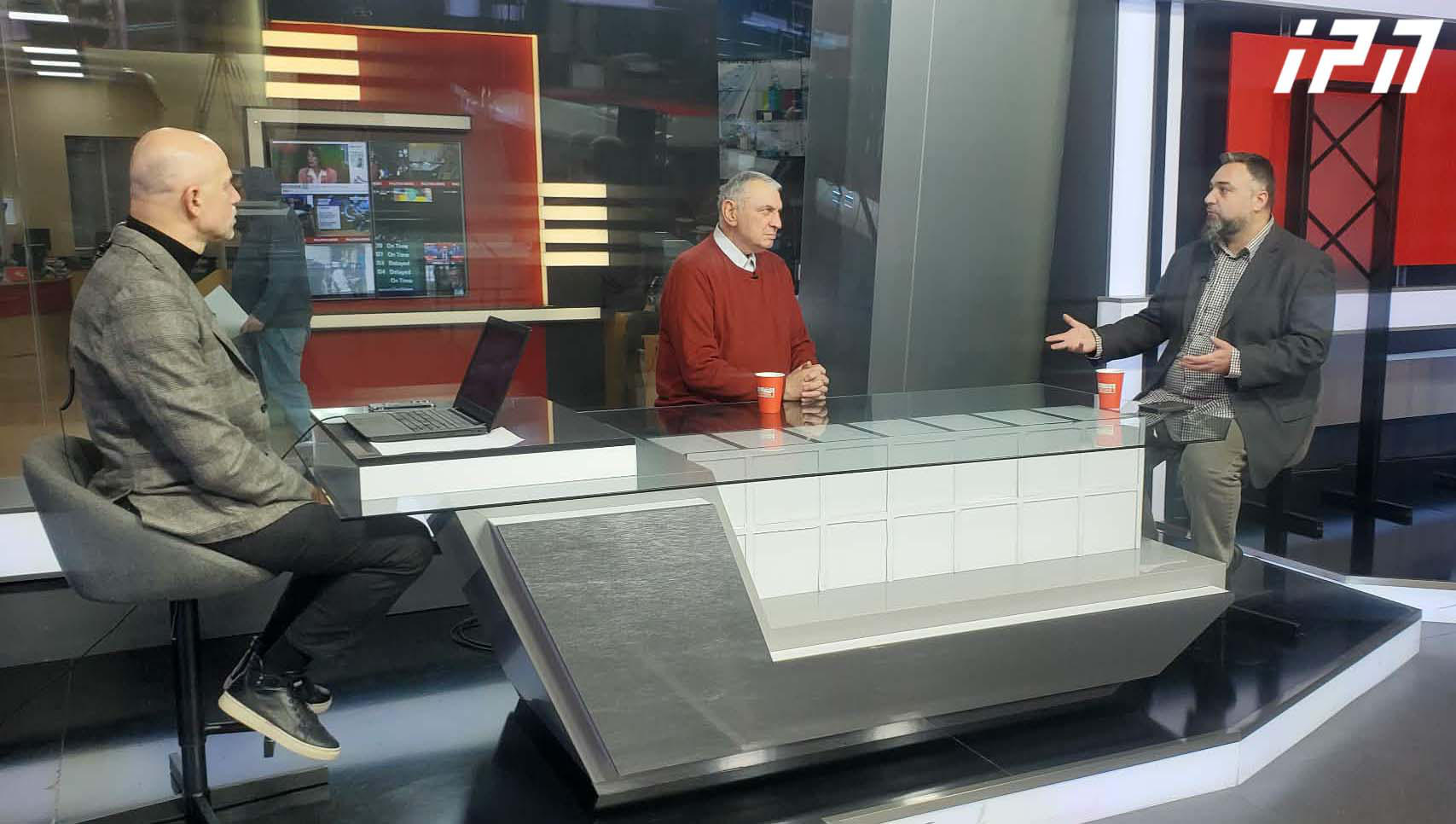 არჩილ გამზარდია - ოპოზიციის წარმომადგენლები 24 საათის განმავლობაში ისეთ ტალახს ესვრიან ერთმანეთს, რომ მმართველ პარტიას შეუძლია წამოკოტრიალდეს და „პოპკორნი“ მიირთვას