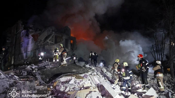 უკრაინული მედია - რუსეთმა ხარკოვში საცხოვრებელ მაღალსართულიან შენობას დაარტყა, - დაიღუპა 3 და დაშავდა 10 ადამიანი