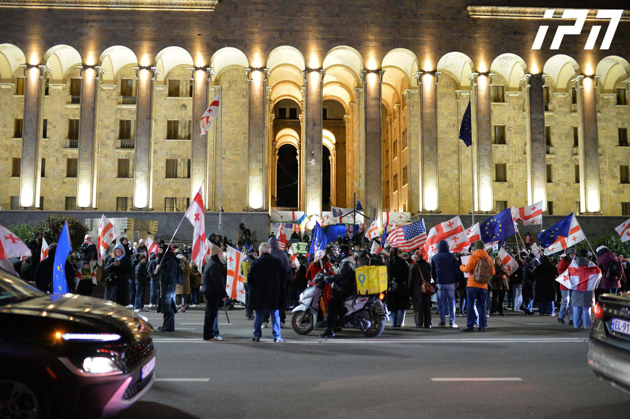 პარლამენტთან საპროტესტო აქცია განახლდა