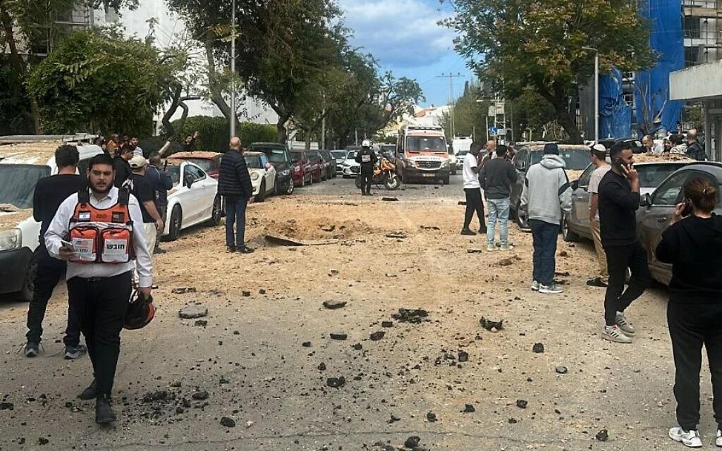 The Times of Israel - ისრაელში, ირანის მხრიდან ბალისტიკური რაკეტებით თავდასხმის შედეგად, ერთი ადამიანი დაიღუპა და ორი მძიმედ დაშავდა