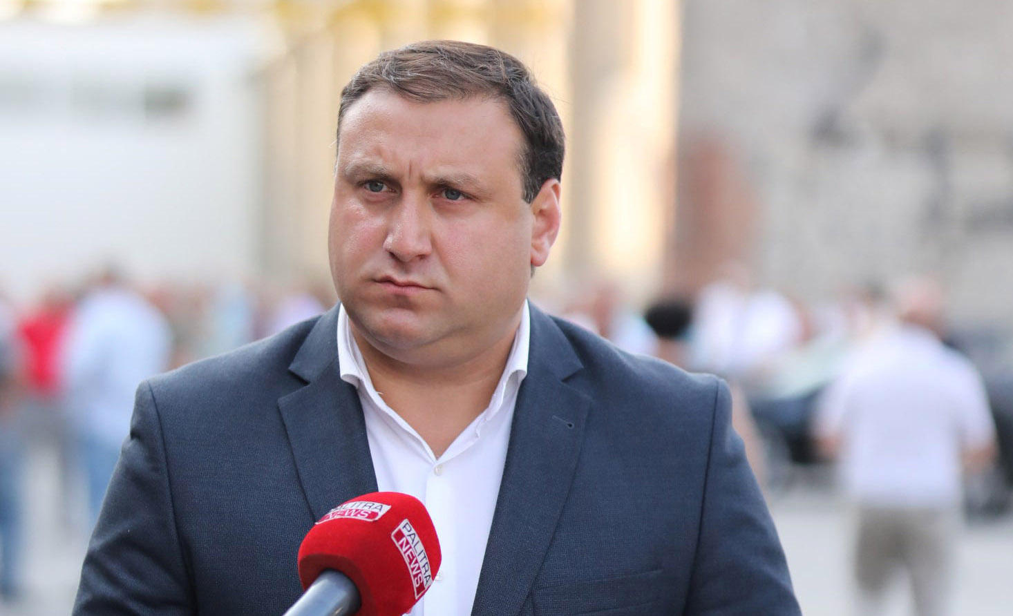 ლაშა ფარულავა - ალექსანდრე ჭიკაიძე, რომელიც ღარიბაშვილის კლანის წევრია, სასამართლოში მიჩივის და ჩემგან 50 000 ლარის გადახდას ითხოვს - სარჩელი ეხება არაერთხელ გაშუქებულ კორუფციულ ფაქტებს, ე.წ. ქოლცენტრების შესაძლო მფარველობას