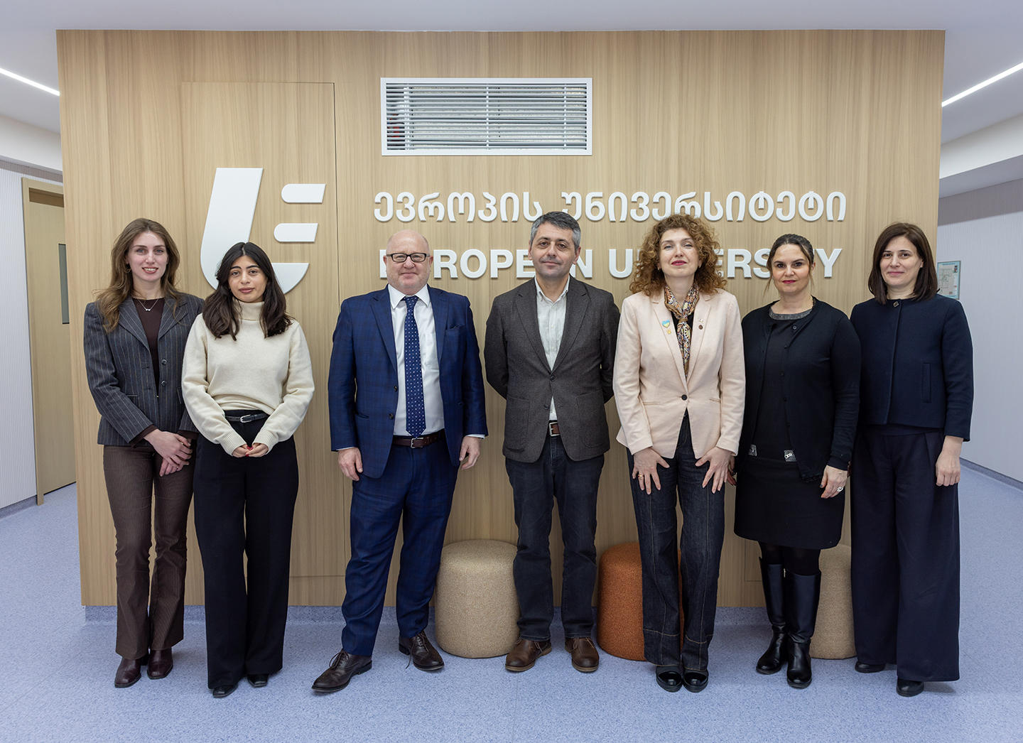 „ევროპის უნივერსიტეტში“ აშშ-ის საელჩოს ინგლისური ენის პროგრამების წარმომადგენლებთან სამუშაო შეხვედრა გაიმართა