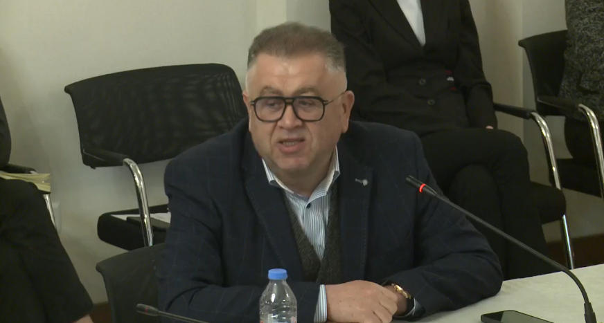 „ევროპროდუქტის“ დირექტორი - განსაკუთრებულად მაღალი ხარისხის პროდუქტის იმპორტს ვაკეთებთ - იცით, როგორ გვიყურებენ? როგორც ბურჟუაზიას, ჩვენთან არც კი შემოდის შეშინებული მომხმარებელი - ვარჩევთ ლოკაციებს, რომ ჩვენი მყიდველის კატეგორია იყოს