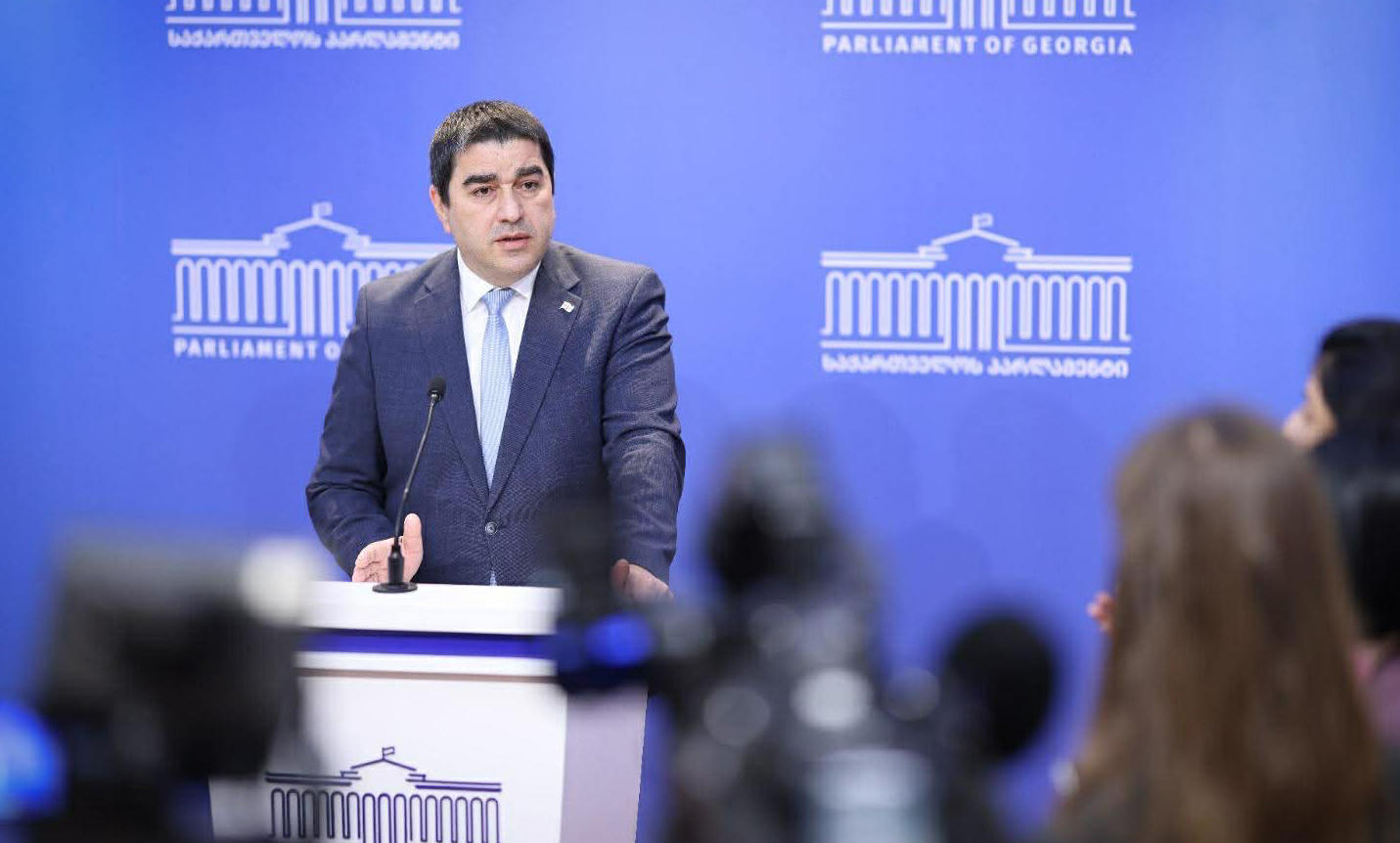 შალვა პაპუაშვილი გივი თარგამაძის გამოკითხვაზე - სუს-ში დიდ გონორზე შესული ბევრი გვინახავს და იქიდან გამოსულები ვნახეთ როგორ მდგომარეობაში არიან - არ ვიცი, რა სათქმელი აქვთ, რით შევა და რით გამოვა, მაგრამ ეს ნანახი გვაქვს უკვე