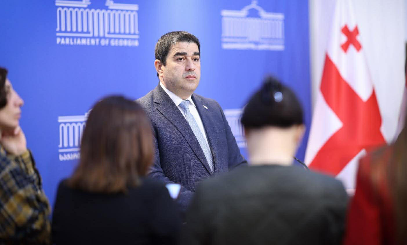 შალვა პაპუაშვილი - თავს გვაცოდებდნენ, ვშიმშილობთო და უსინდისო პატიმრები აღმოჩნდნენ: კარგად ჭამენ, კარგად სვამენ, კარგ ხასიათზე არიან - ეს არის სააკაშვილის მორალი, რომელიც ასევე იტყუებოდა, რომ შიმშილობდა