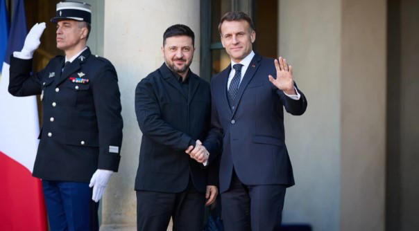 უკრაინული მედია - ვოლოდიმირ ზელენსკი ხვალ პარიზში ემანუელ მაკრონს შეხვდება