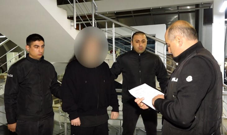 შსს - კახეთში მამაკაცს თანხის გამოძალვის მიზნით პირადი ცხოვრების ამსახველი ფოტო-ვიდეო მასალა სოციალურ ქსელში გაუვრცელეს, რის შემდეგაც მან სიცოცხლე თვითმკვლელობით დაასრულა - დაკავებულია ორი პირი