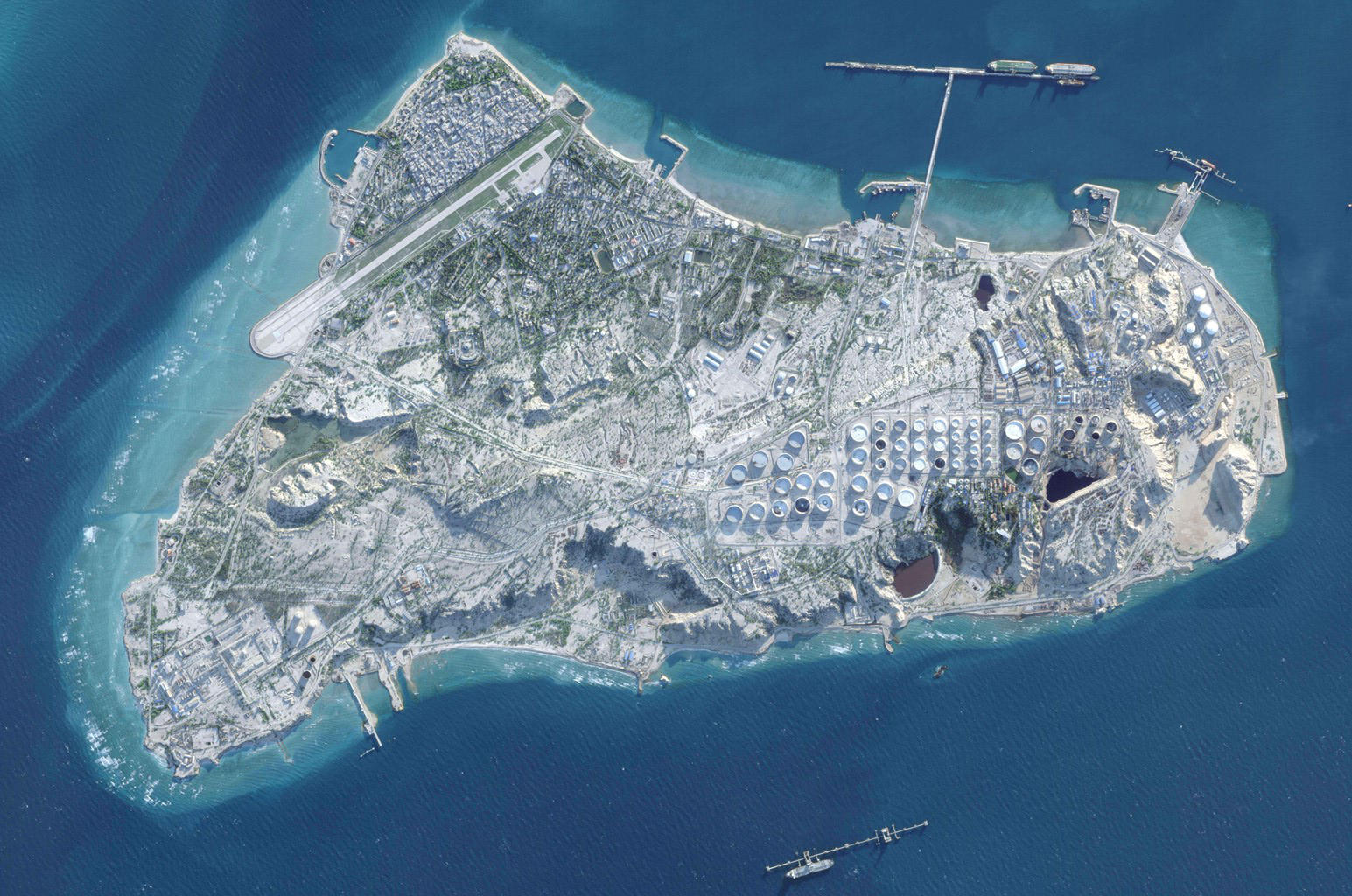 ირანის შეიარაღებული ძალების გენერალური შტაბის წარმომადგენელი - თუ აშშ ირანის ნავთობის საწარმოებს თავს დაესხმება, მაშინ ამ ნაბიჯს რეგიონში აშშ-სთან დაკავშირებულ ნავთობკომპანიების ინფრასტრუქტურაზე დარტყმებით ვუპასუხებთ