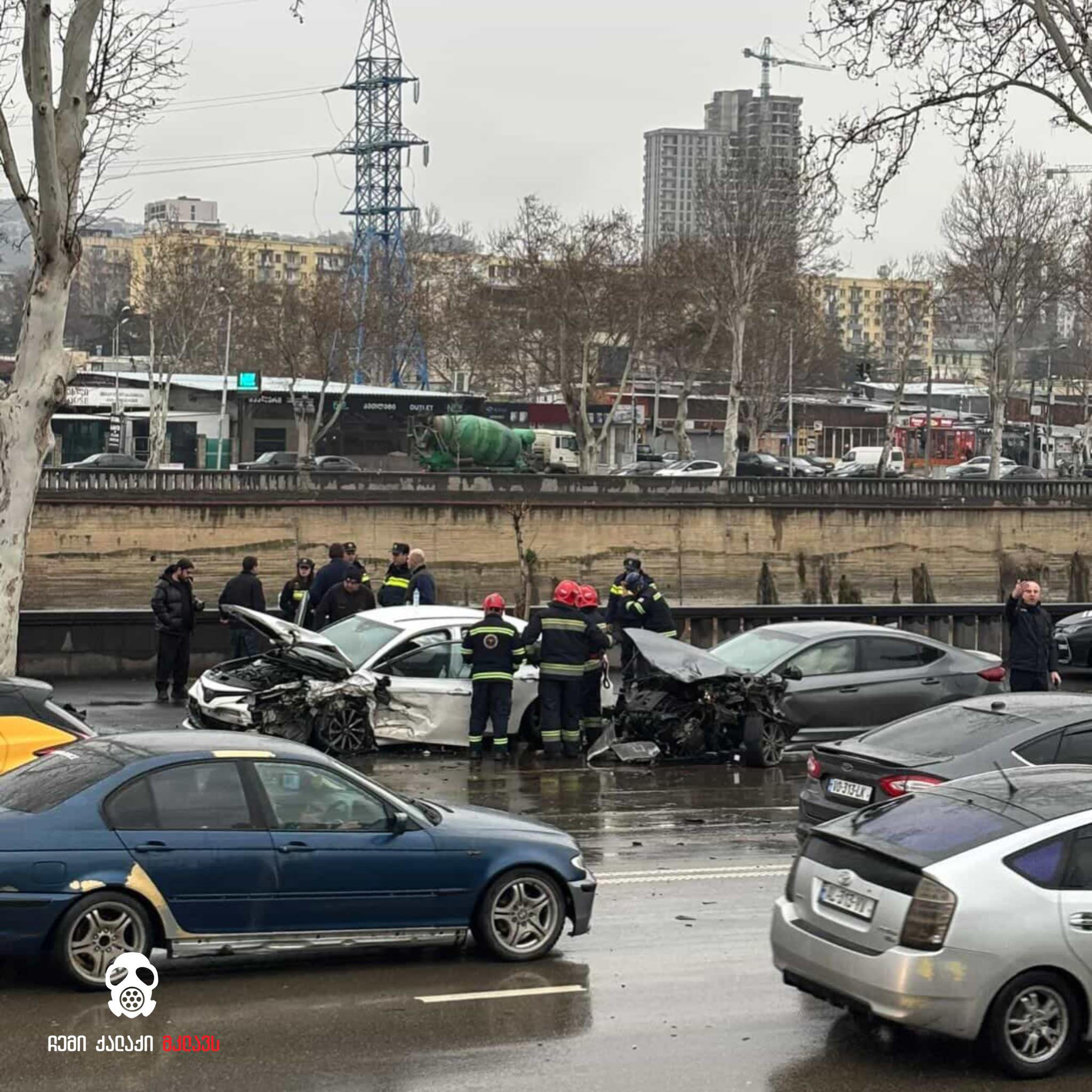 თბილისში, ავტოსაგზაო შემთხვევის შედეგად ერთი ადამიანი დაშავდა
