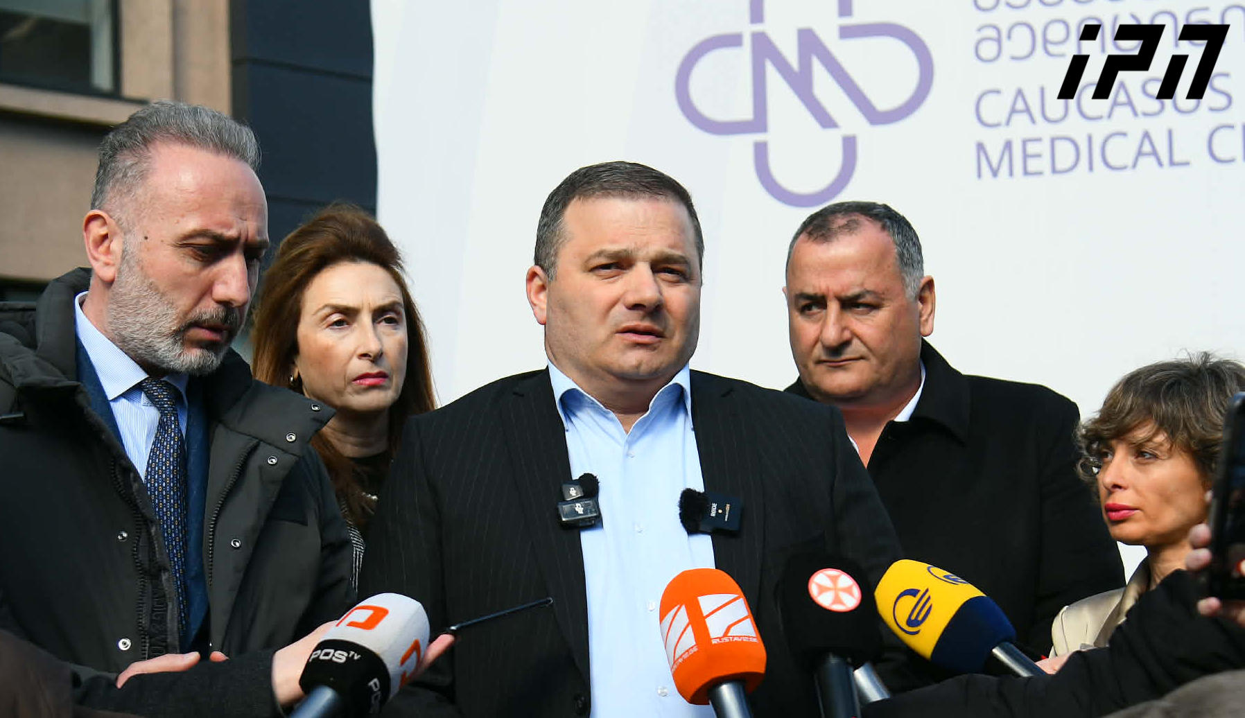 კავკასიის მედიცინის ცენტრში, პატრიარქის ჯანმრთელობის მდგომარეობის გასაცნობად პარტია „გახარია საქართველოსთვის“ წევრები მივიდნენ