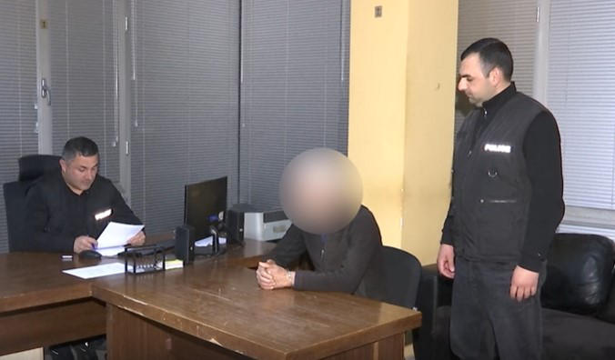 ახმეტაში პოლიციამ 70 წლამდე კაცი ოჯახის არასრულწლოვანი წევრის მიმართ ძალადობის, გაუპატიურებისა და მუქარის ბრალდებით დააკავა