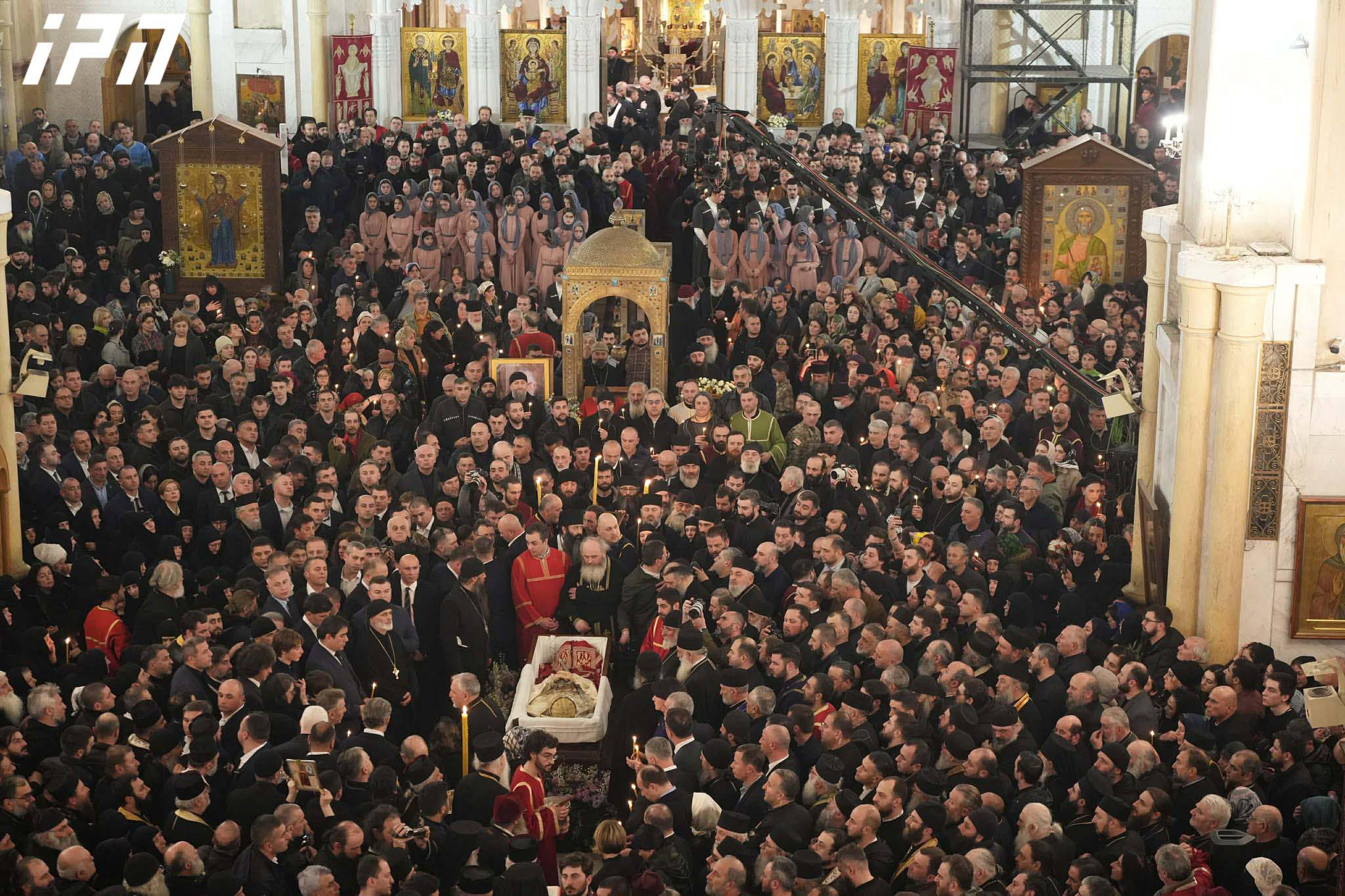 ილია მეორე სამების საკათედრო ტაძარში დაასვენეს