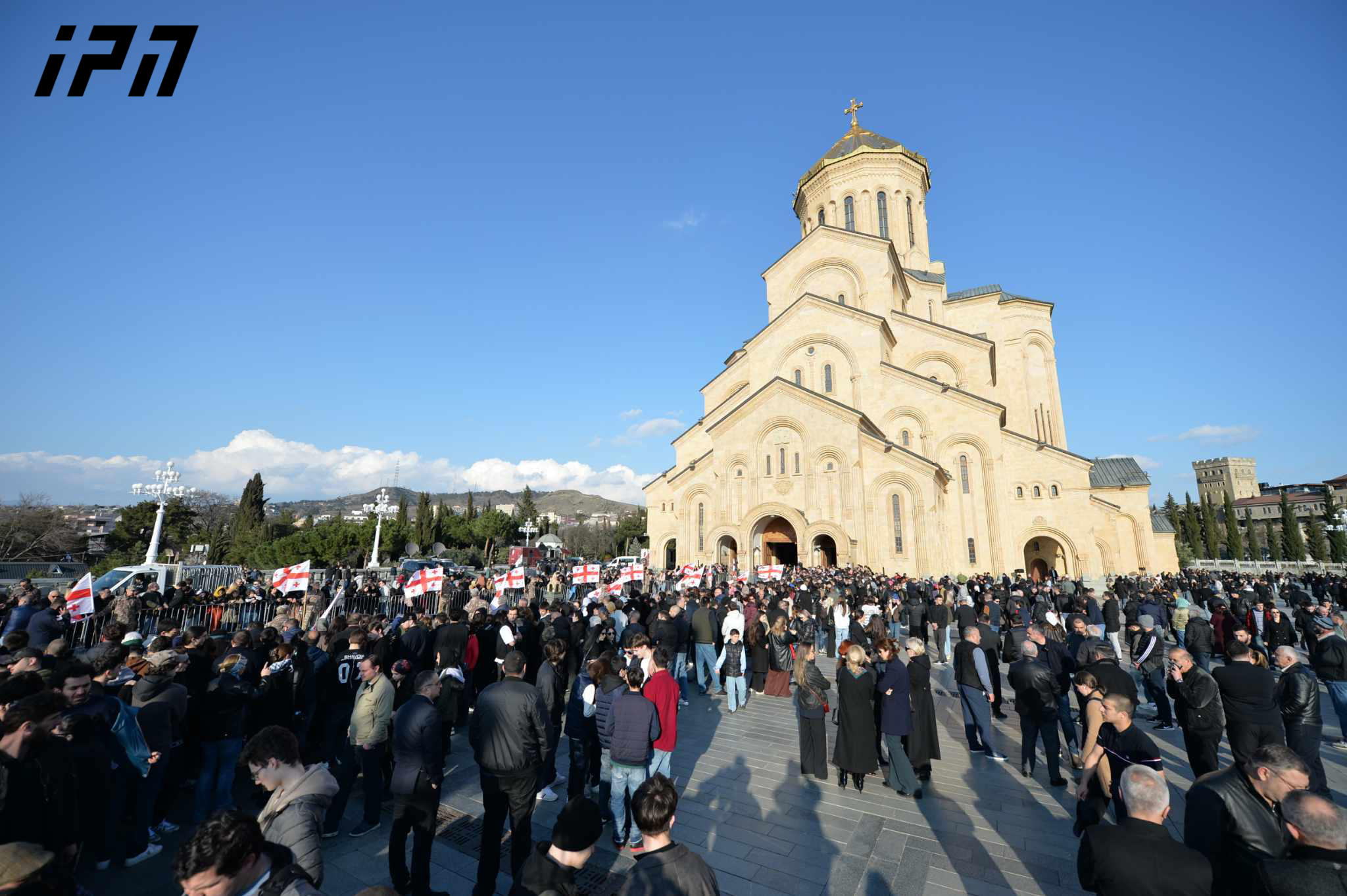 სამების საკათედრო ტაძარში აღმასრულებელი და საკანონმდებლო ხელისუფლების წარმომადგენლები მივიდნენ