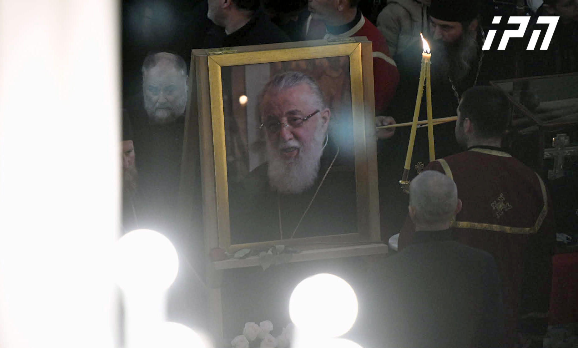 ილია მეორეს სიონის ტაძარში საკურთხეველთან, მარცხენა მხარეს დაკრძალავენ