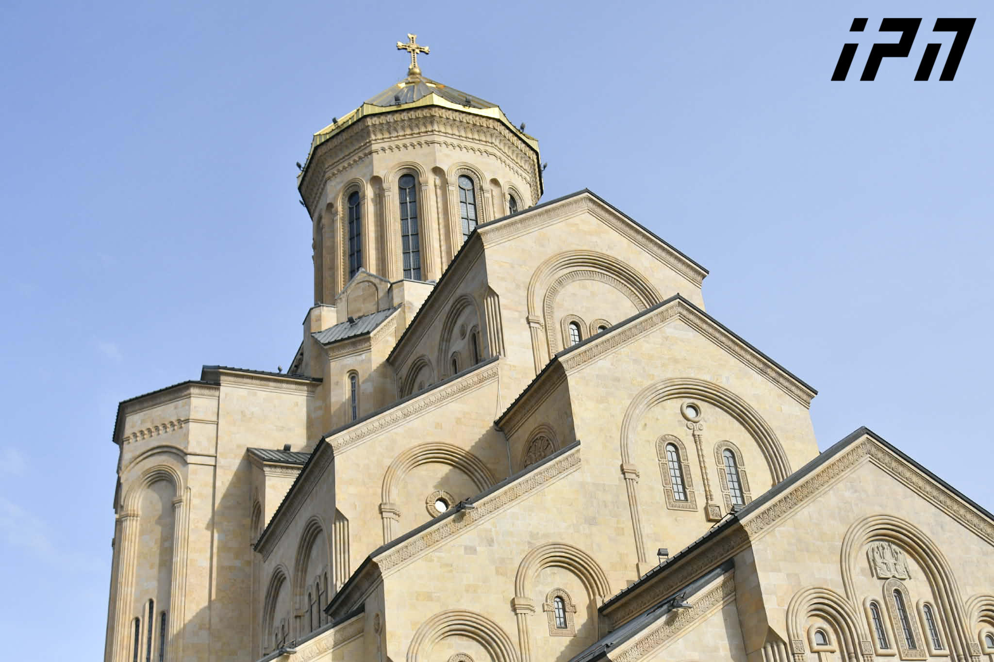 გაფართოებულ კრებას, სადაც ახალ პატრიარქს აირჩევენ 1200-მდე დელეგატი დაესწრება, სამების ტაძარში შესვლა სპეციალური სიებით იქნება შესაძლებელი, ეზოში დასწრება კი ნებისმიერ მსურველს შეეძლება