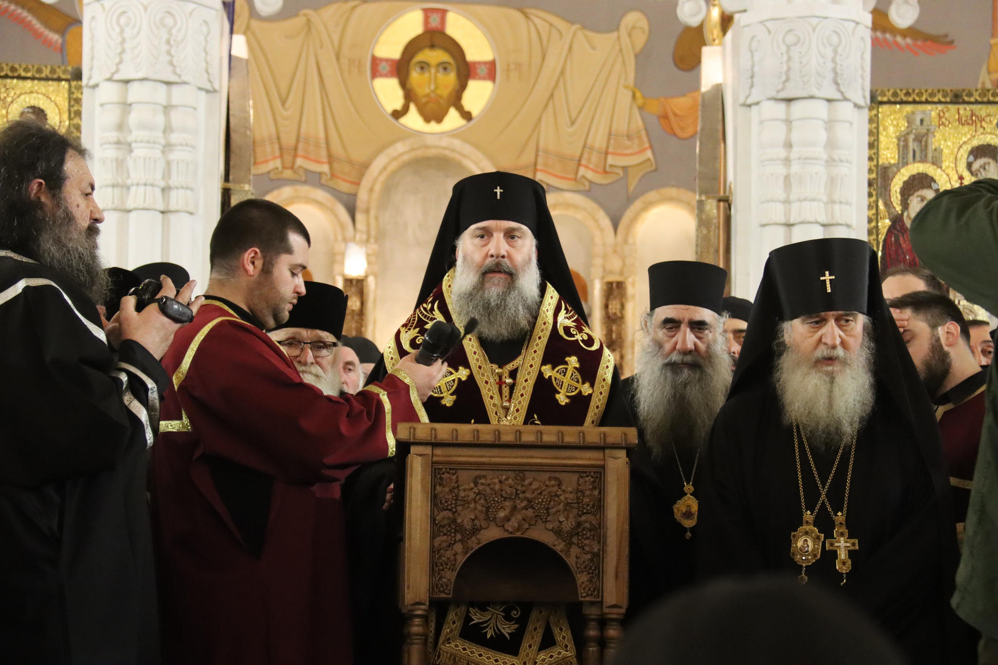 მეუფე შიო - დღეს ჩვენი გულები სავსეა ემოციებით - ყველას გვინდა, რაღაც ვთქვათ, გამოვხატოთ ჩვენი სიყვარული, ერთგულება, მადლიერება და ალბათ, კიდევ ერთი რამე, რაც უნდა ვთქვათ - შენდობა უნდა ვთხოვოთ მის უწმინდესობას