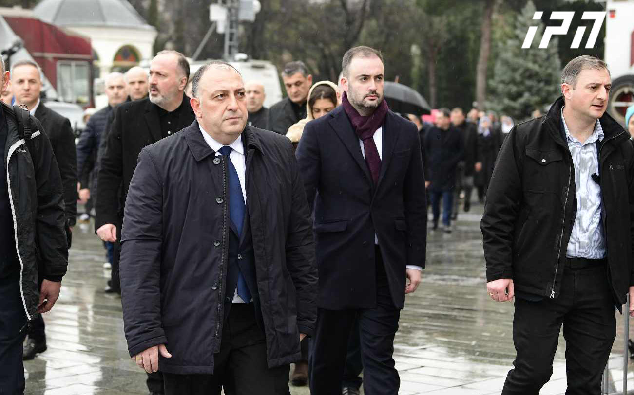 გენერალურმა პროკურორმა გიორგი გვარაკიძემ, უწყების თანამშრომლებთან ერთად, ილია მეორის ხსოვნას პატივი მიაგო