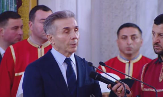 ბიძინა ივანიშვილი - ერის ცხოვრებაში დგება მომენტები, როდესაც საზოგადოებას, ხალხს დიდი განსაცდელი ან დიდი სიხარული აერთიანებს, დღეს ქვეყნის ცხოვრებაში სწორედ ასეთი მომენტი დგას - „ეპოქა გათავდა დიდი”