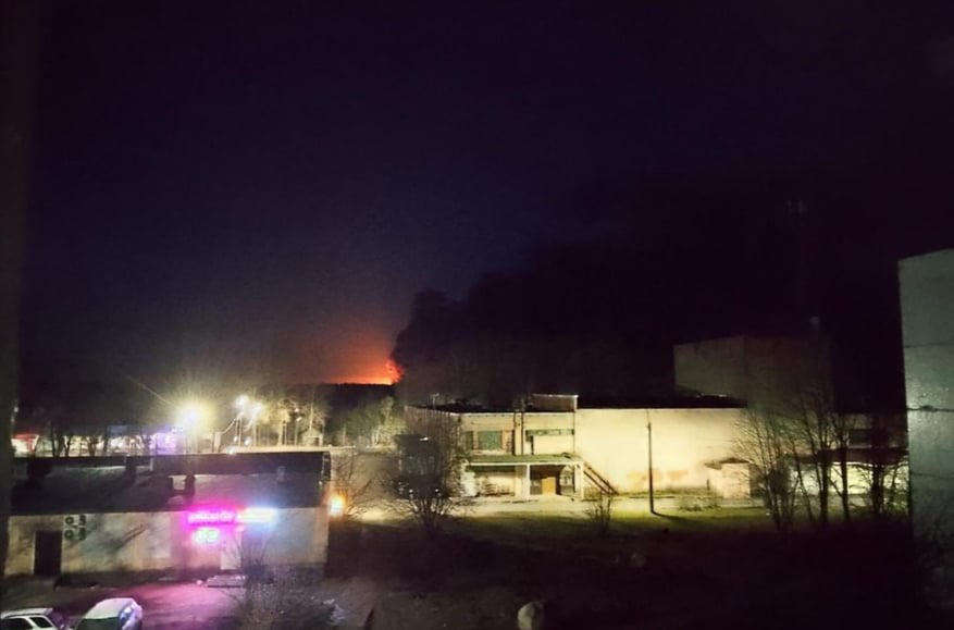 რუსული მხარის ინფორმაციით, ლენინგრადის ოლქზე დრონებით თავდასხმის შედეგად, პრიმორსკის პორტში ხანძარი გაჩნდა