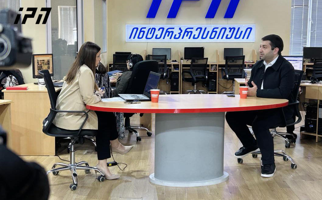 თორნიკე ართქმელაძე - წინა წლებშიც იყო სავიზო რეჟიმის დარღვევების შემთხვევები, თუმცა მაშინ არ გაუმკაცრებია აშშ-ს პოლიტიკა - აქ მარტივადაა საქმე: როცა სტრატეგიული პარტნიორები ვიყავით, აშშ ყველაფერში გვეხმარებოდა